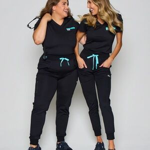 Ashh scrubs jogger scrub set in black color XXS